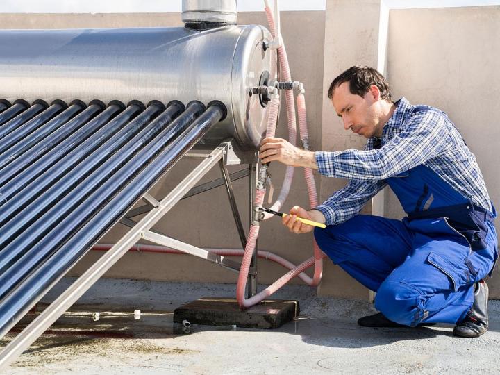 Nous vous présentons une solution innovante et écologique pour la production d'eau chaude sanitaire et le chauffage de piscines